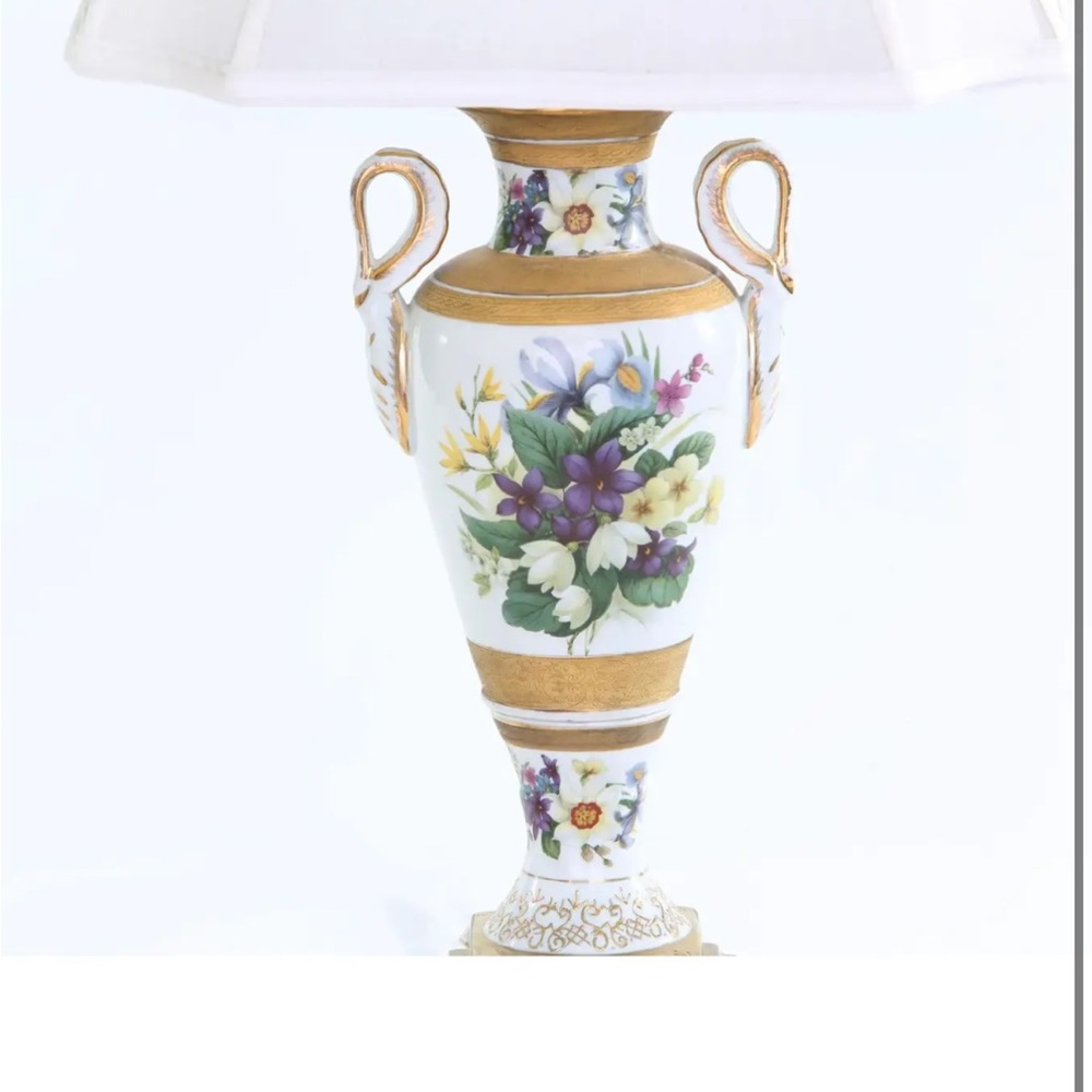 Beautiful Vintage Porcelain & Brass Table Lamp